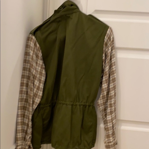 Jacket with plaid sleeves - Picture 3 of 3